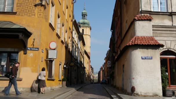 Вулиця Церквою Святого Мартіна Історичному Центрі Варшави — стокове відео