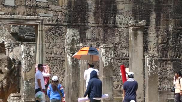 Turistas Caminando Templo Bayon Khmer Angkor Wat Camboya — Vídeos de Stock
