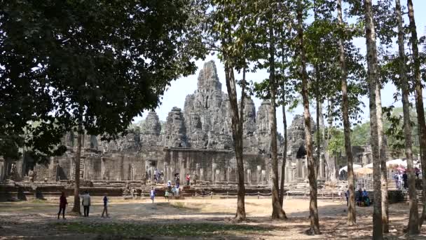 Turister Runt Bayon Khmer Templet Angkor Wat Cambodia — Stockvideo