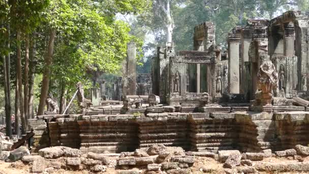 アンコール ワット カンボジアのバイヨン クメール寺院の側面から近い — ストック動画