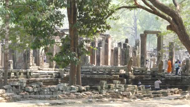 Moine Autres Touristes Autour Temple Bayon Khmer Angkor Wat Cambodge — Video