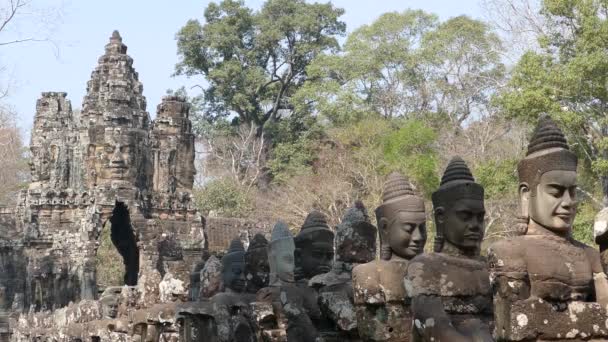 Estátuas Portão Angkor Wat Camboja — Vídeo de Stock