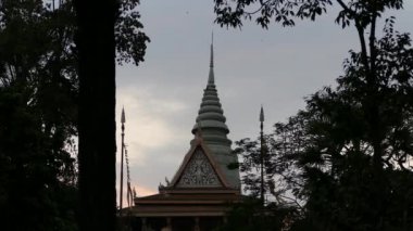 Akşam Phnom Penh 'de Wat Phnom