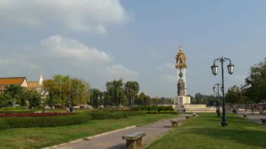 Phnom Penh Kamboçya 'daki Wat Bottom Parkı' nda heykel