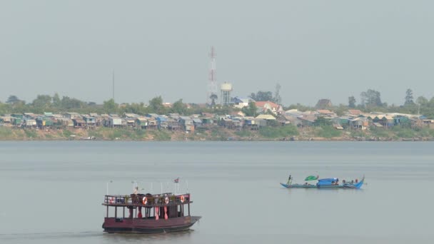 Veneet Mekong Joella Phnom Penh Kambodzhassa — kuvapankkivideo