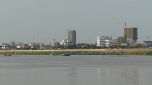 Budovy Břehu Řeky Tonle Sap Kambodži Phnom Penh — Stock video