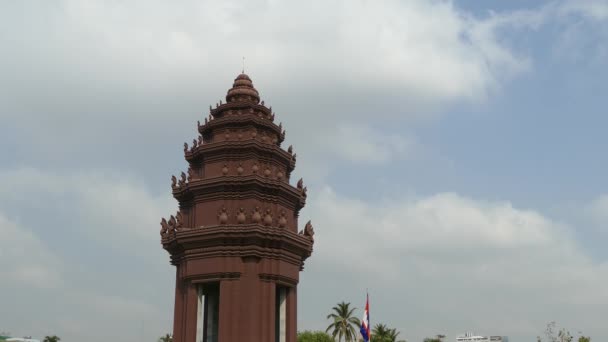 Het Onafhankelijkheidsmonument Phnom Penh Cambodja — Stockvideo