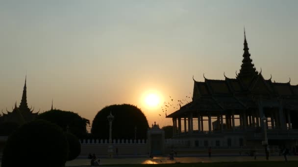 Západ Slunce Moonlight Pavilion Před Royal Palace Park Phnom Penh — Stock video