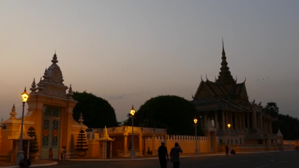 Desfasamento Temporal Rua Frente Pavilhão Luar Palácio Real Noite Phnom — Vídeo de Stock