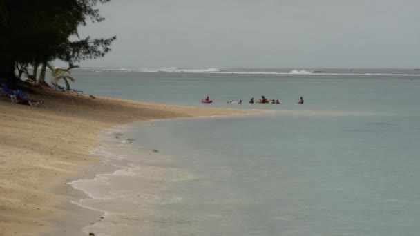 Gente Mar Piragüismo Rarotonga Islas Cook — Vídeo de stock