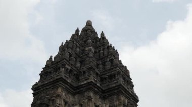 Prambanan Tapınağı, Candi Prambanan veya Candi Rara Jonggrang, Endonezya 'nın başkenti Cava' da yer alan 9. yüzyıl Hindu tapınağı.