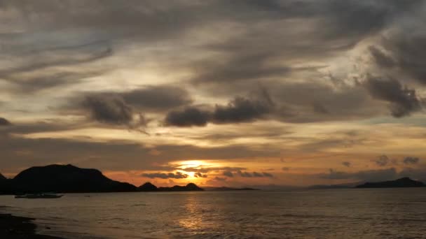 ラブアンバジョビーチ日没時間の経過 — ストック動画