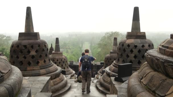 位于印度尼西亚爪哇中部马格朗市的一座9世纪大乘佛教庙宇 婆罗布杜尔的潘 — 图库视频影像