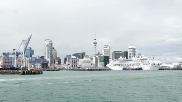 ニュージーランドのオークランド港を出発 — ストック動画
