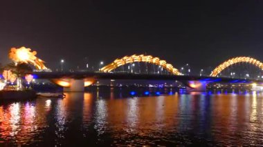 Da Nang, Vietnam 'da ejderha köprüsünün zaman farkı var.