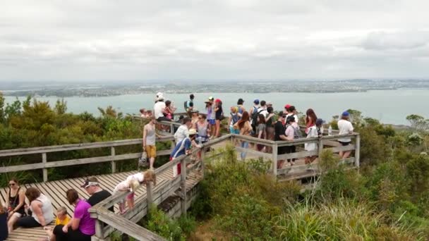 Pan Από Τους Τουρίστες Που Αναζητούν Από Νησί Rangitoto Στο — Αρχείο Βίντεο