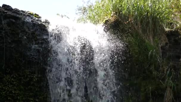 Zavřít z vrcholu vodopádu Kitekite Falls