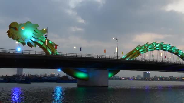 Время Прошедшее Моста Дракона Вечером Меняет Цвет Нанге Вьетнам — стоковое видео