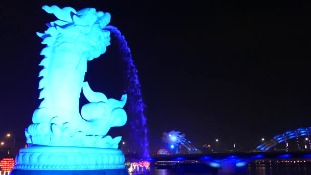 ダナンの背景に龍橋とCa Chep Hoa栄噴水ベトナム — ストック動画