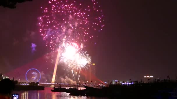 Die Trn Brücke Und Das Sonnenrad Mit Feuerwerk Zum Chinesischen — Stockvideo