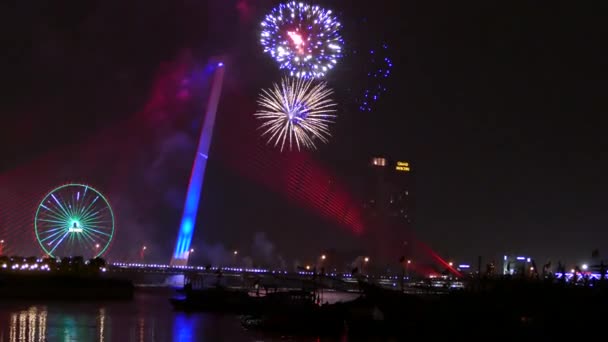 Puente Trn Rueda Del Sol Con Fuegos Artificiales Celebrando Año — Vídeos de Stock