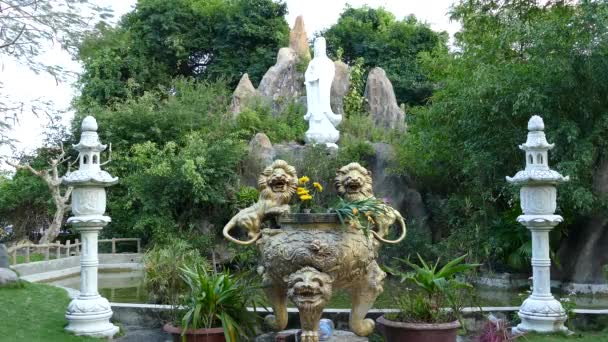 海南楚成塔的雕像与花园 — 图库视频影像