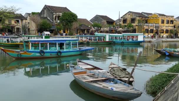 Лодки Реке Тху Бон Старом Городе Хой Вьетнам — стоковое видео