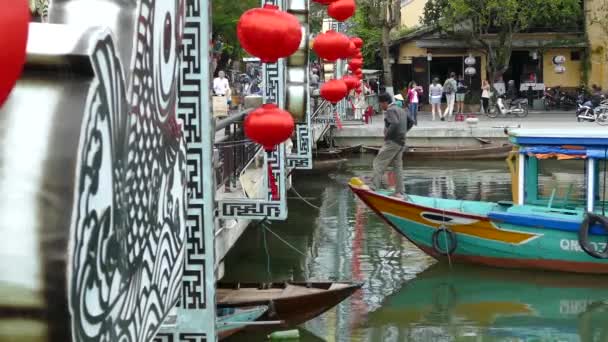 Barca Entrare Nel Ponte Cau Hoi Con Lanterne Rosse Hoi — Video Stock