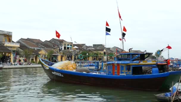 베트남의 강에서 어선을 — 비디오