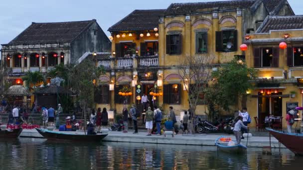 Barche Fiume Thu Bon Durante Sera Nel Centro Storico Hoi — Video Stock