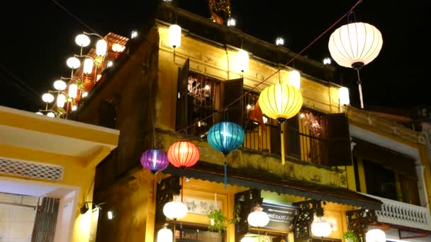 Красочные Фонари Ночью Улице Хойан Вьетнам — стоковое видео