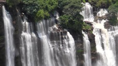 Angola 'daki Kalandula Şelalesi' ne yakın.