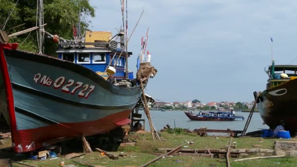 Ναυπηγείο Παραδοσιακά Αλιευτικά Σκάφη Στο Hoi Βιετνάμ — Αρχείο Βίντεο