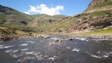 Lesotho 'da Rakotoane çevresindeki su akıntısı