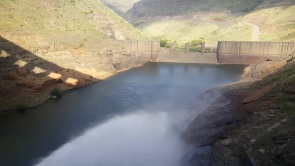 Watersproeiers Van Katse Dam Malibamat Rivier Lesotho — Stockvideo