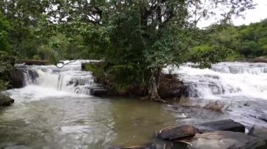 Pan Gine, Afrika 'daki Sala Şelalesinden