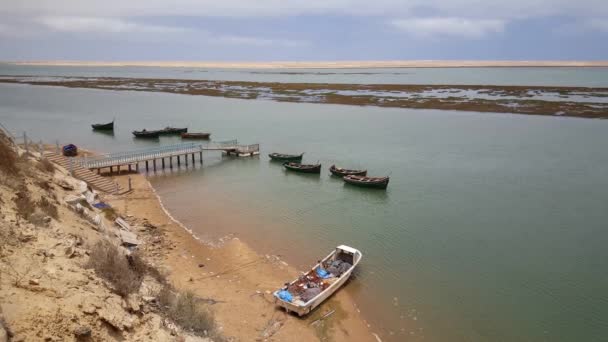 Barcos Costa Parque Nacional Khenifiss Saara Ocidental África — Vídeo de Stock