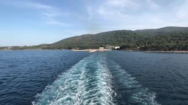 Hırvatistan 'daki Hvar adasından feribot kalkıyor