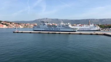 Hırvatistan 'ın bölünmüş limanından kalkan feribot