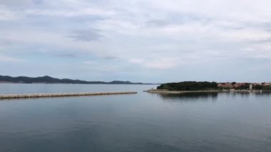 Hırvatistan 'ın Zadar kentindeki limandan feribot kalkıyor