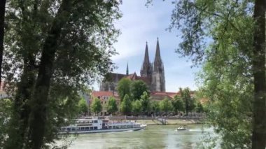 Almanya, Regensburg 'da Tuna Nehri üzerinde seyahat
