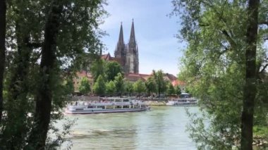 Almanya, Regensburg 'da Tuna Nehri üzerinde seyahat