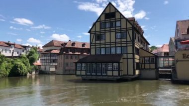 Bamberg Almanya 'sındaki kereste iskelet evler ve regnitz nehri
