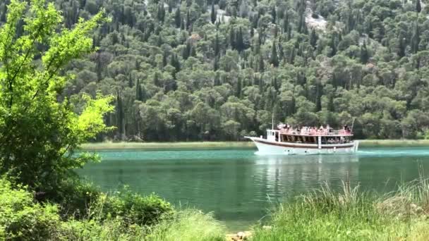 Transbordador Turístico Río Krka Croacia — Vídeo de stock