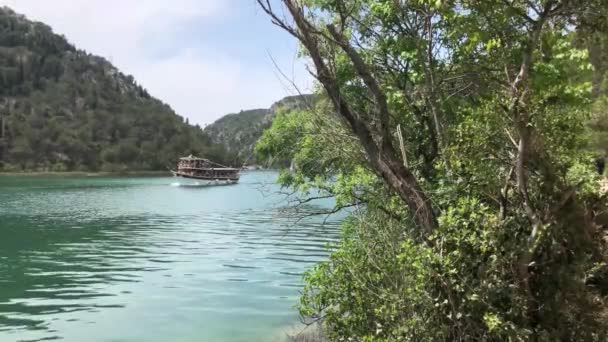 Tourismusfähre Auf Dem Fluss Krka Kroatien — Stockvideo