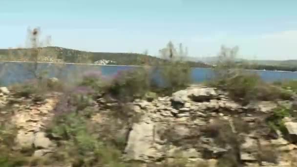 クロアチア沿岸を走る — ストック動画