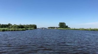 Hollanda, Friesland 'daki Margriet Kanalı' nda yelken açıyorlar.
