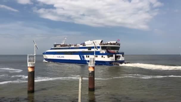 Πλοίο Για Vlieland Αναχωρεί Από Λιμάνι Του Harlingen Στη Friesland — Αρχείο Βίντεο