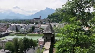 Avusturya, Salzburg 'da Kapuzinerberg' de yürüyüş.