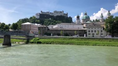 Salzburg, Avusturya 'daki Salzach nehrinin akıntısı